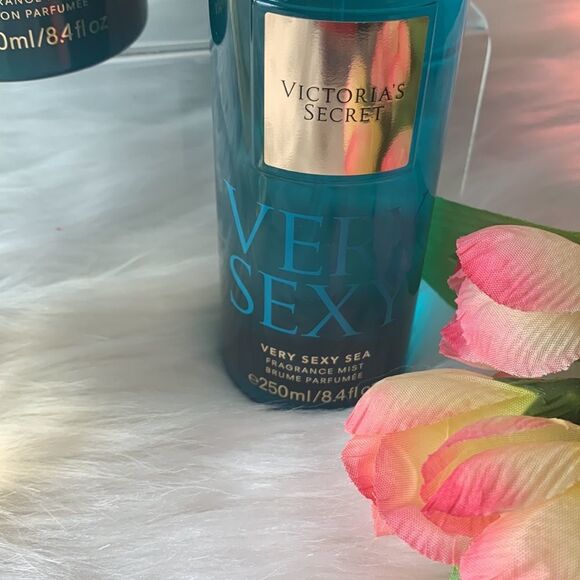 Victoria Secret Very Sexy Body Care Bundle & Beauty Bag - Picture 2 of 13